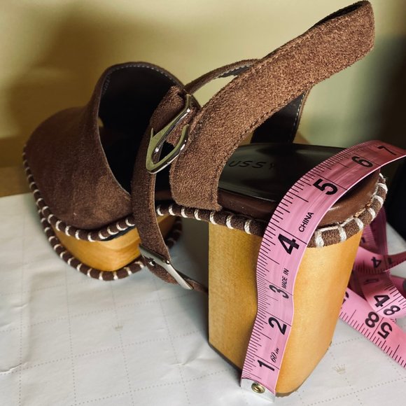 Womens' Clog Heel Pumps - Picture 5 of 8